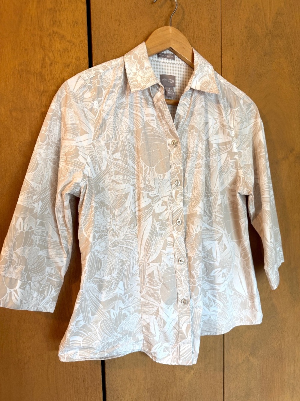 Chico's Size 1 (like Women's sz 8), floral 3/4-sleeve button-down shirt